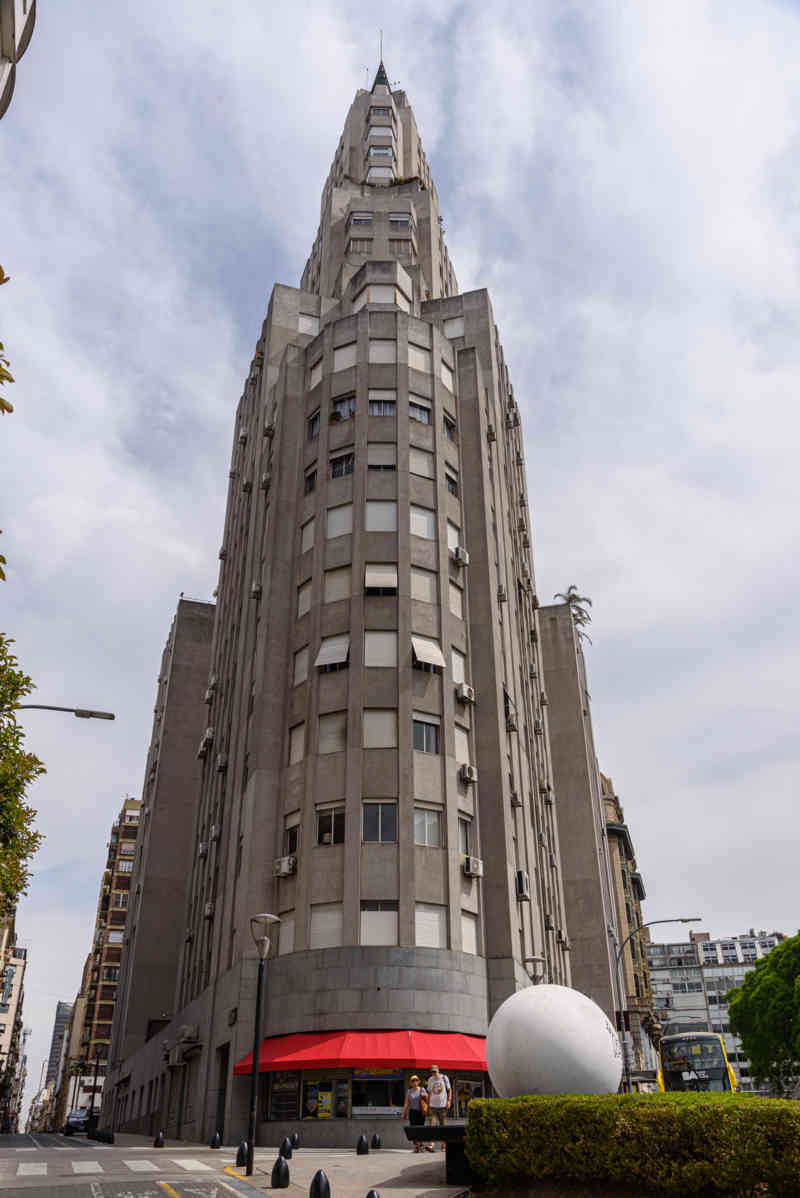 Argentina - Buenos Aires 082 - Retiro - edificio Kavanagh.jpg